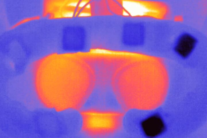 Thermal camera view of the faceplate with elements cooling down