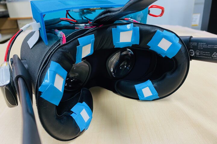 Inside of the headset with six thermal modules around the face cushion